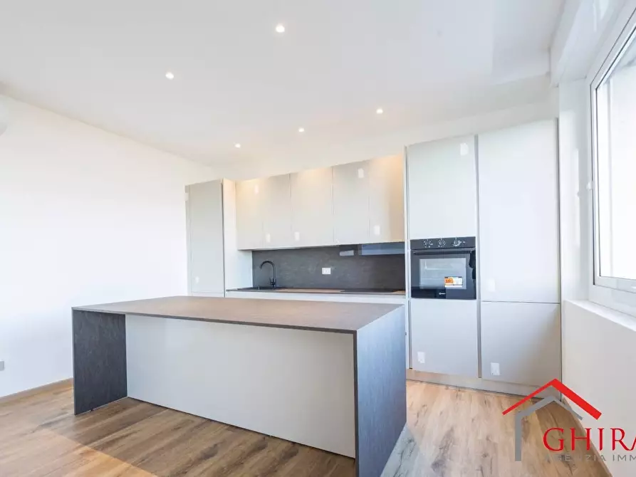 Immagine 8 di Quadrilocale in vendita  in Corso Andrea Podestà 8 a Genova