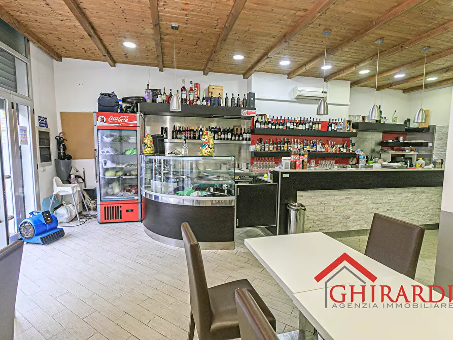 Immagine 12 di Locale commerciale in vendita  in VIA SALUCCI 13-15R a Genova