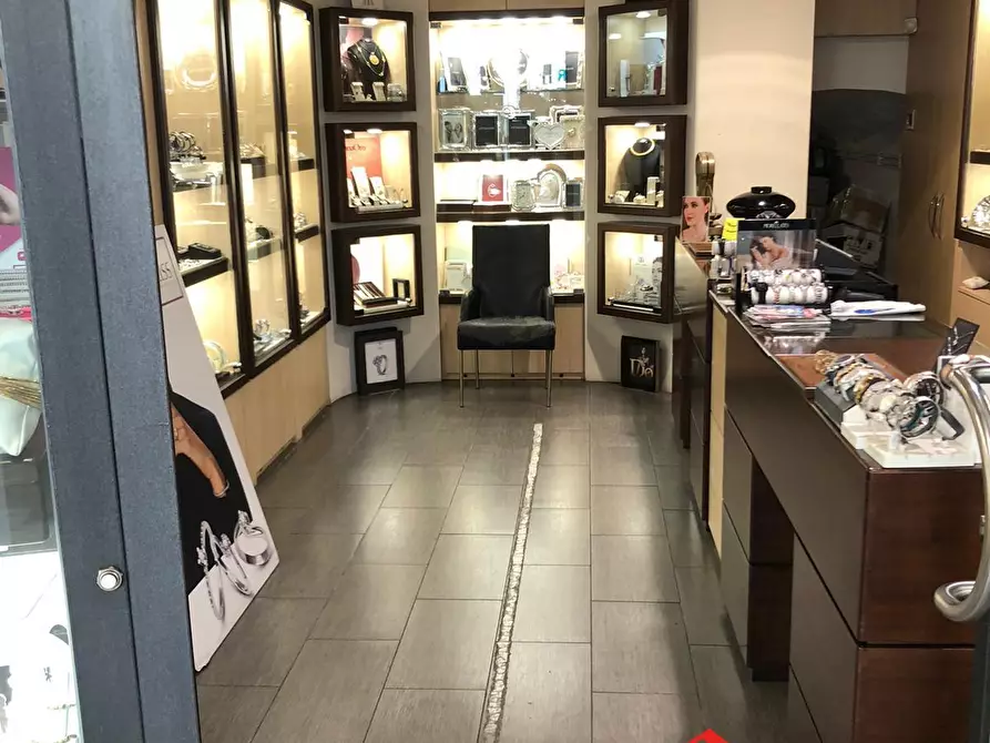 Immagine 4 di Locale commerciale in affitto  in VIA SESTRI 38R-40R a Genova