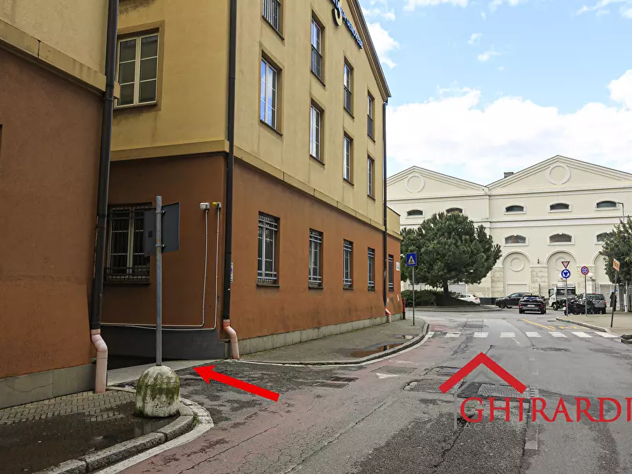 Immagine 5 di Garage in vendita  in Via Bombrini a Genova