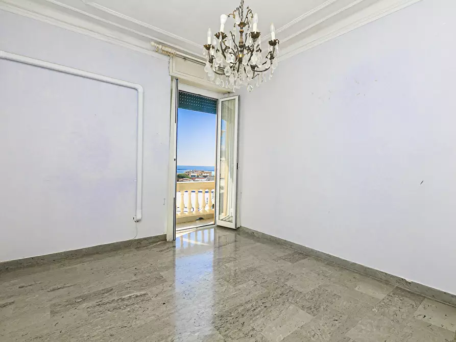 Immagine 14 di Quadrilocale in vendita  in Piazza Cristoforo Bonavino 11 a Genova