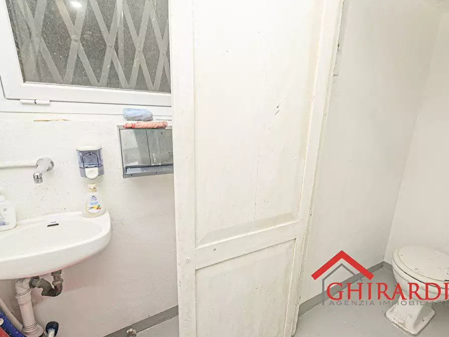 Immagine 21 di Magazzino in vendita  in VIA GAETANO DONIZETTI 73R a Genova