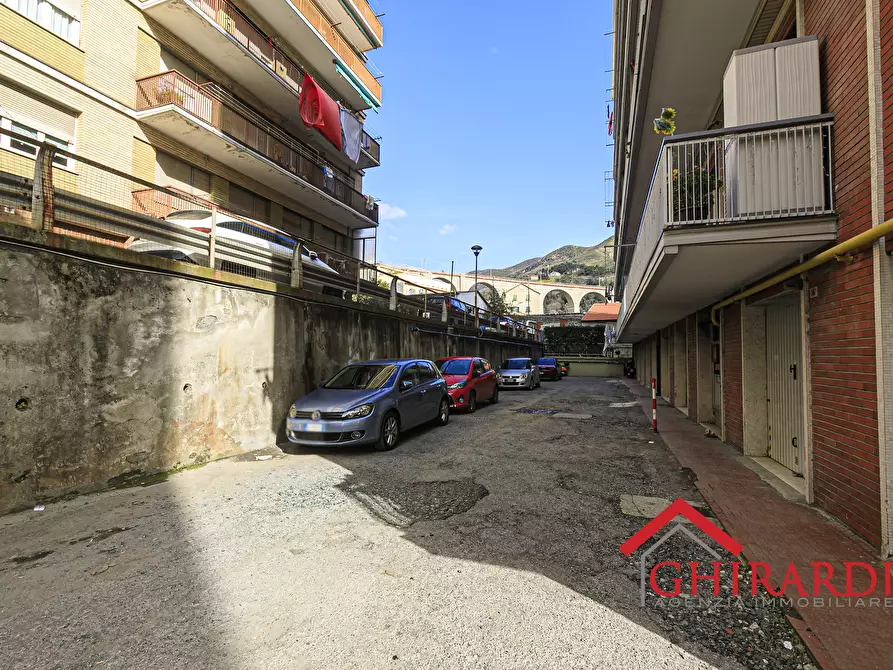 Immagine 51 di Bilocale in vendita  in Piazza Silvio Arrivabene 7a a Genova