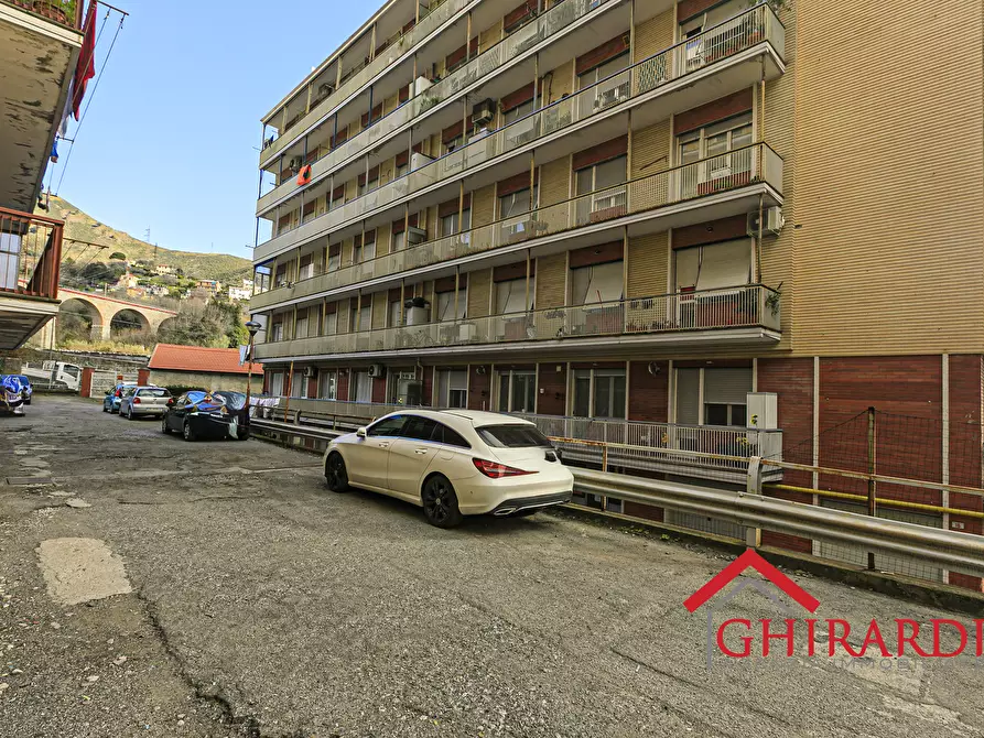 Immagine 55 di Bilocale in vendita  in Piazza Silvio Arrivabene 7a a Genova