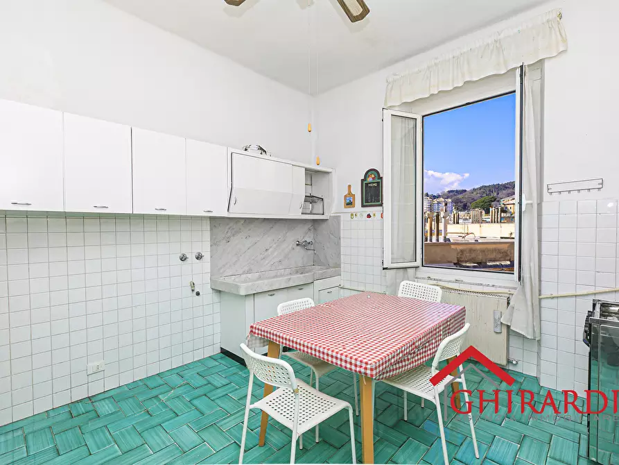 Immagine 10 di Quadrilocale in vendita  in Piazza Cristoforo Bonavino 11 a Genova