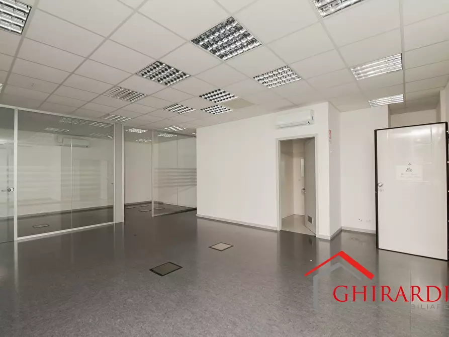 Immagine 3 di Ufficio in vendita  in VIA E. ALBARETO 21 a Genova
