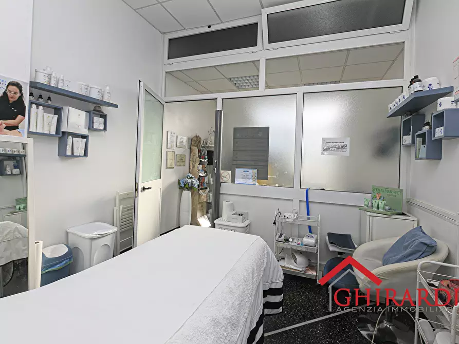 Immagine 9 di Attività commerciale in vendita  in VIA G. CALDESI 43R a Genova