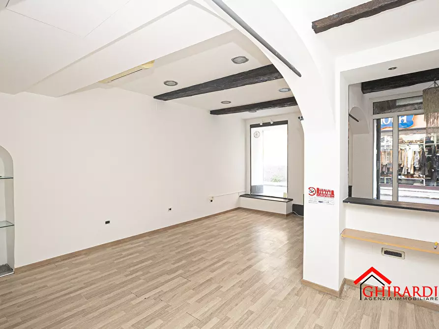 Immagine 8 di Locale commerciale in affitto  in VIA VADO 17R a Genova