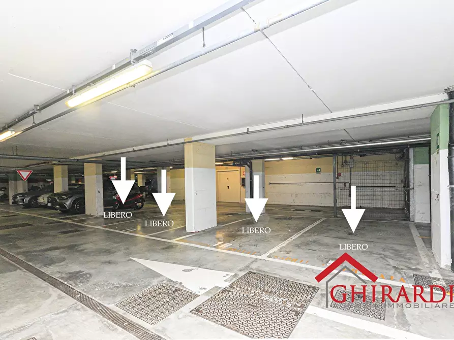 Immagine 28 di Garage in vendita  in Via Bombrini a Genova