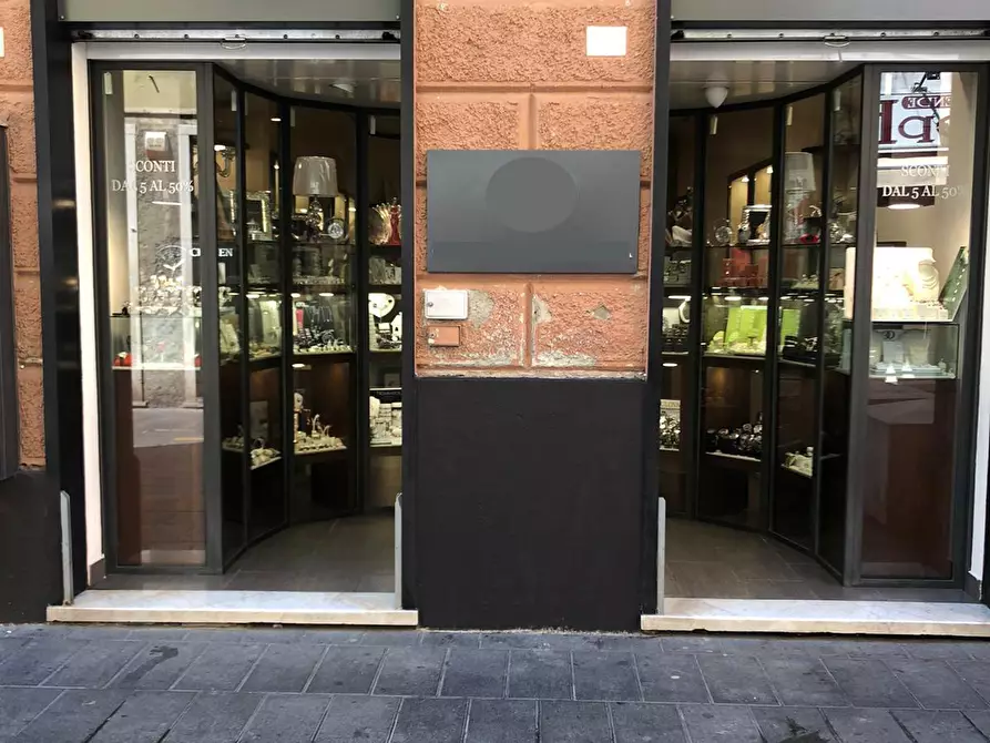 Immagine 12 di Locale commerciale in affitto  in VIA SESTRI 38R-40R a Genova