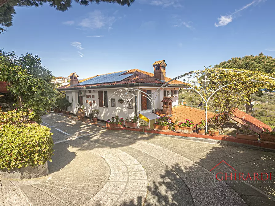 Immagine 110 di Villa in vendita  in VIA PECORILE a Celle Ligure