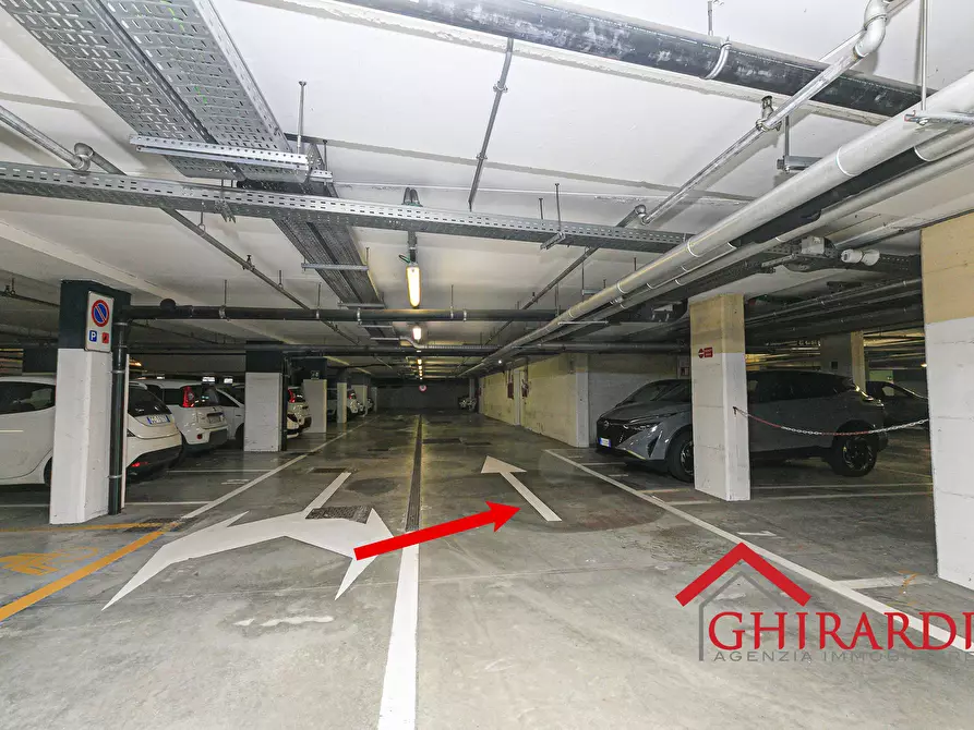 Immagine 14 di Garage in vendita  in Via Bombrini a Genova
