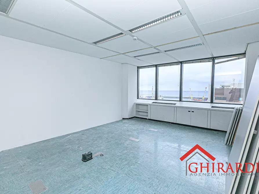 Immagine 19 di Ufficio in affitto  in VIA DE MARINI 1 a Genova