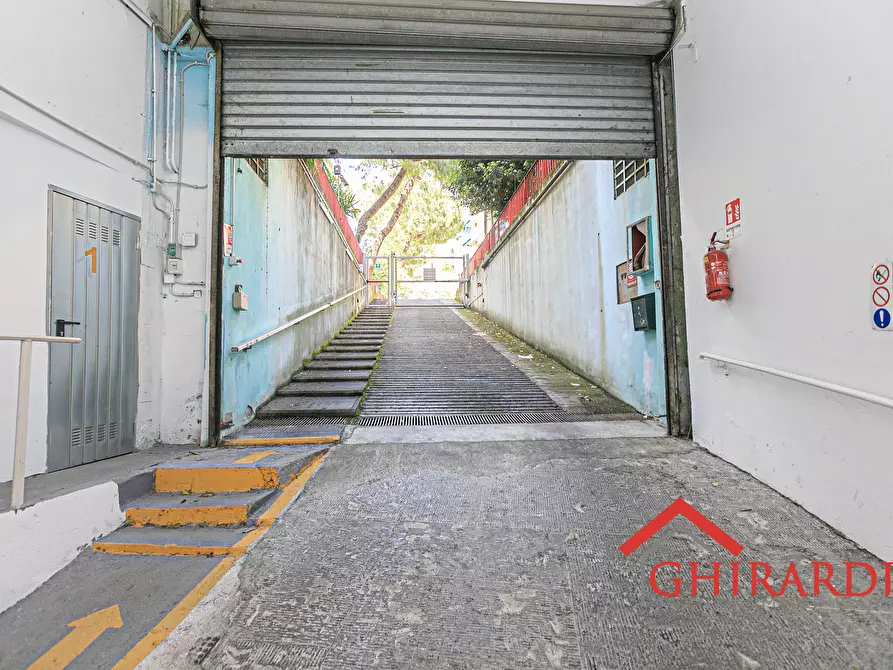 Immagine 4 di Magazzino in affitto  in VIA CHIARAVAGNA 18R a Genova