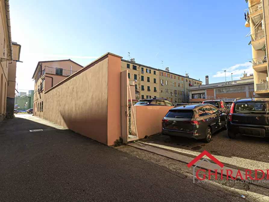 Immagine 20 di Showroom in affitto  in VIA PRA' 5 a Genova