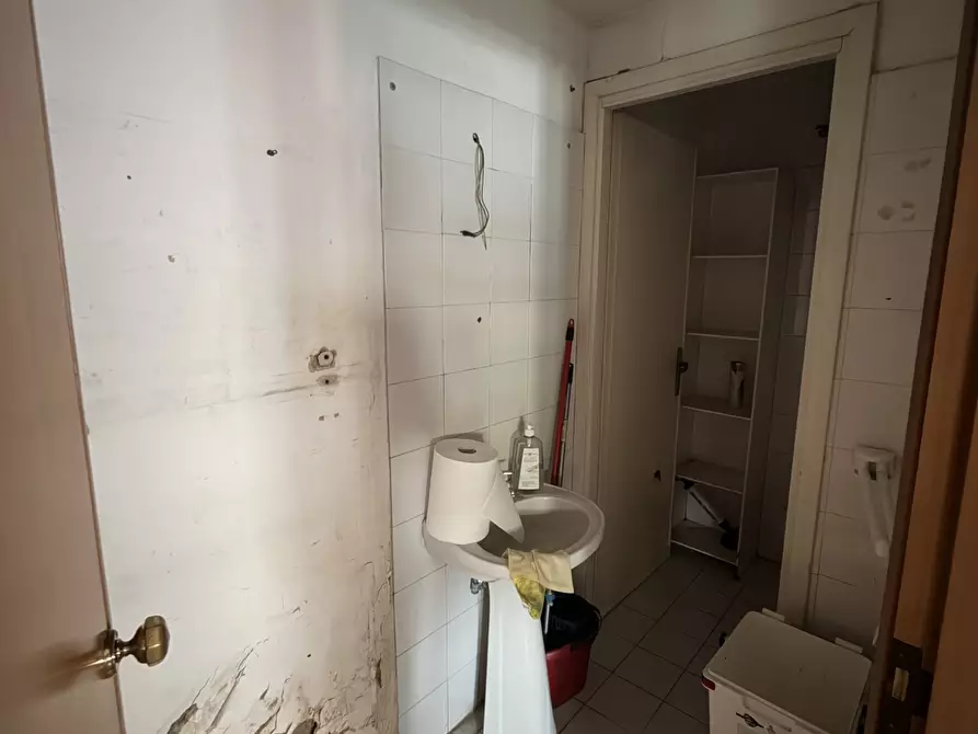 Immagine 14 di Locale commerciale in vendita  in via vittorio veneto a Nettuno