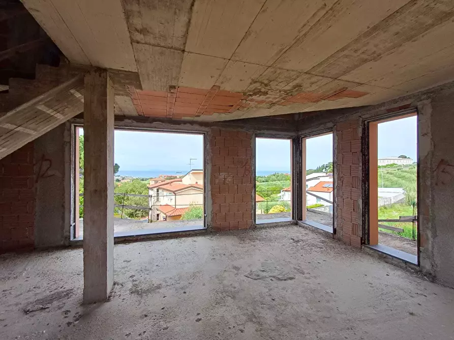 Immagine 6 di Villa in vendita  a Livorno