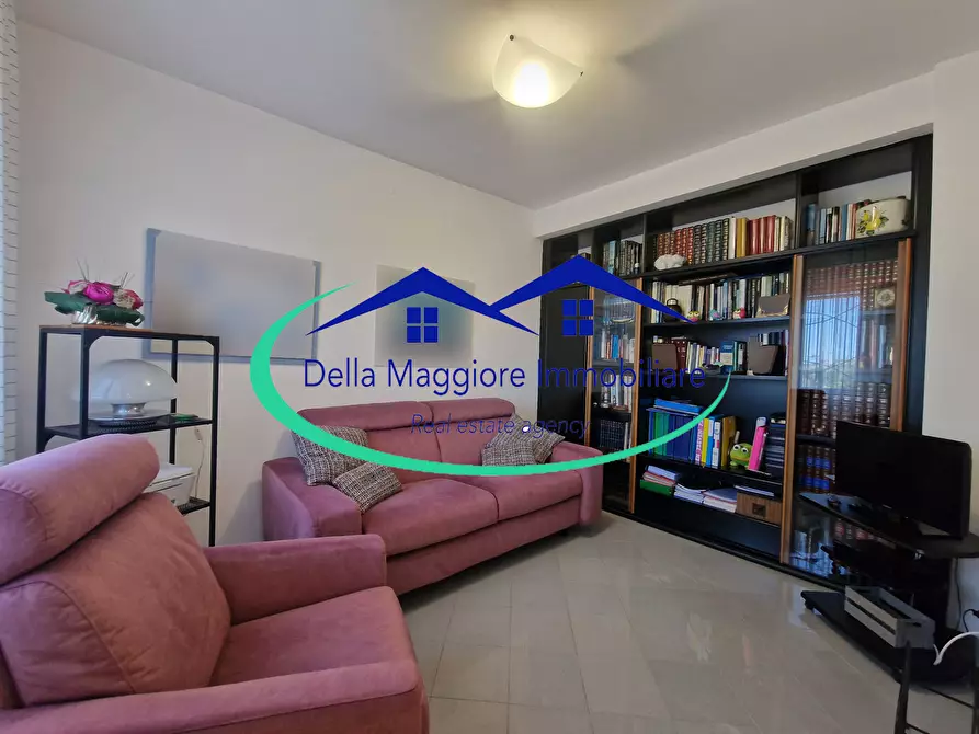 Immagine 11 di Villa in vendita  a Livorno