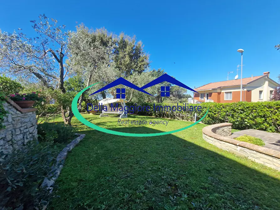 Immagine 24 di Villa in vendita  a Livorno