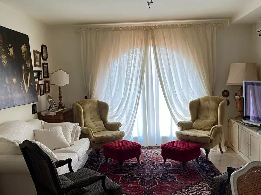 Immagine 10 di Villa in vendita  a Livorno