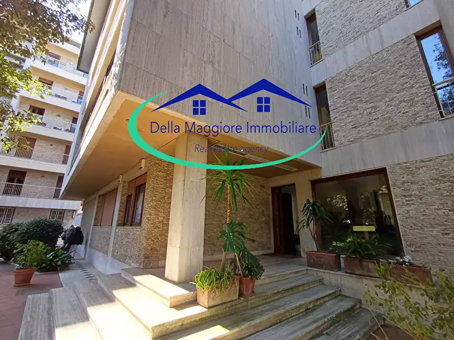 Immagine 33 di Pentalocale in vendita  in via montebello a Livorno