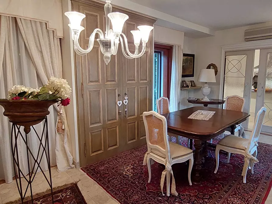 Immagine 24 di Villa in vendita  a Livorno