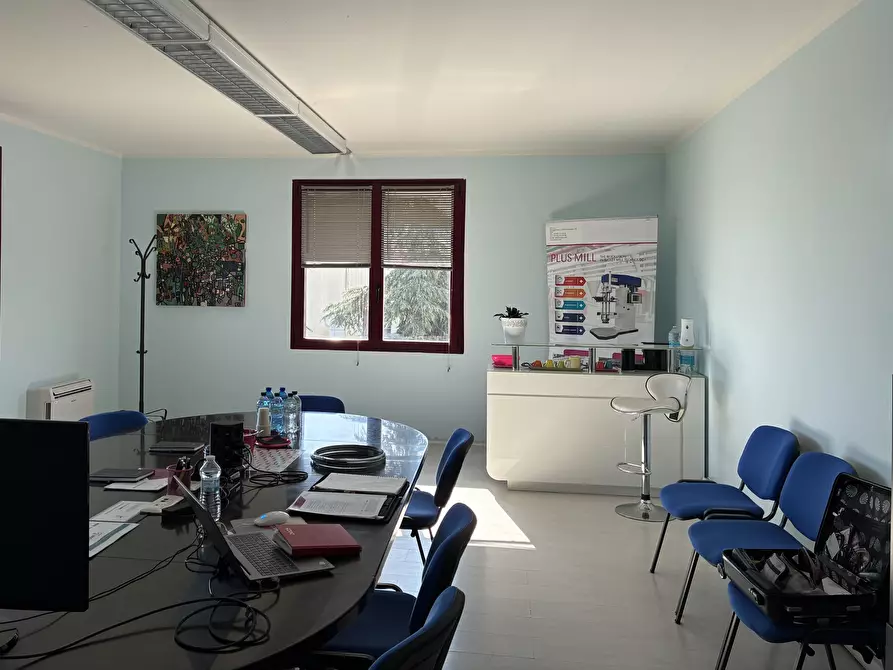 Immagine 12 di Attività artigianale in vendita  a Parma