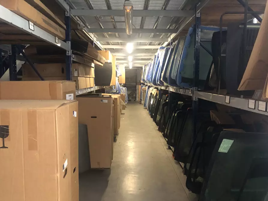 Immagine 10 di Attività artigianale in vendita  a Parma