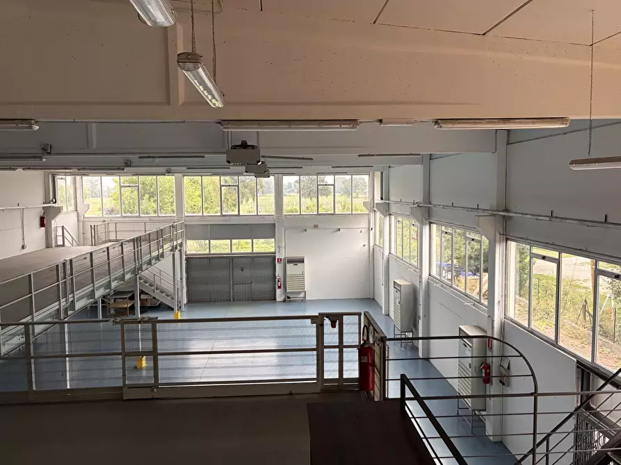 Immagine 14 di Attività artigianale in affitto  a Parma