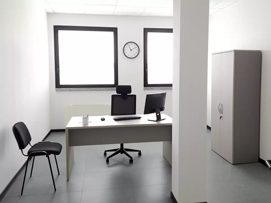 Immagine 4 di Ufficio in vendita  a Parma