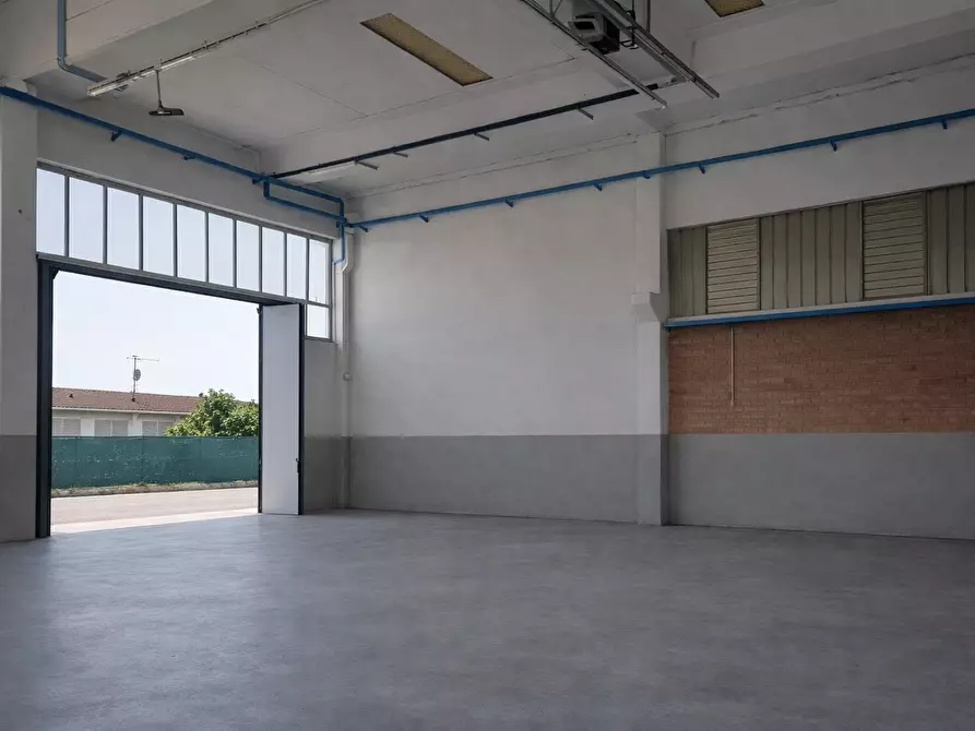 Immagine 9 di Attività artigianale in vendita  a Parma