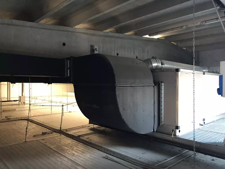 Immagine 12 di Attività artigianale in affitto  a Parma