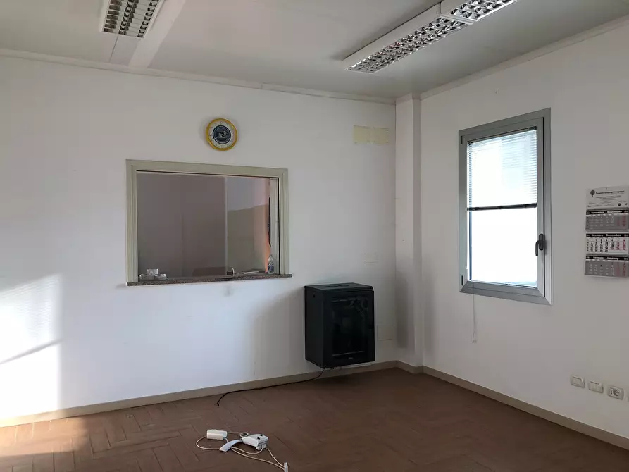 Immagine 6 di Attività artigianale in vendita  a Parma