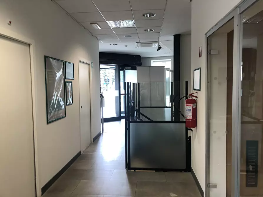 Immagine 2 di Locale commerciale in affitto  a Parma