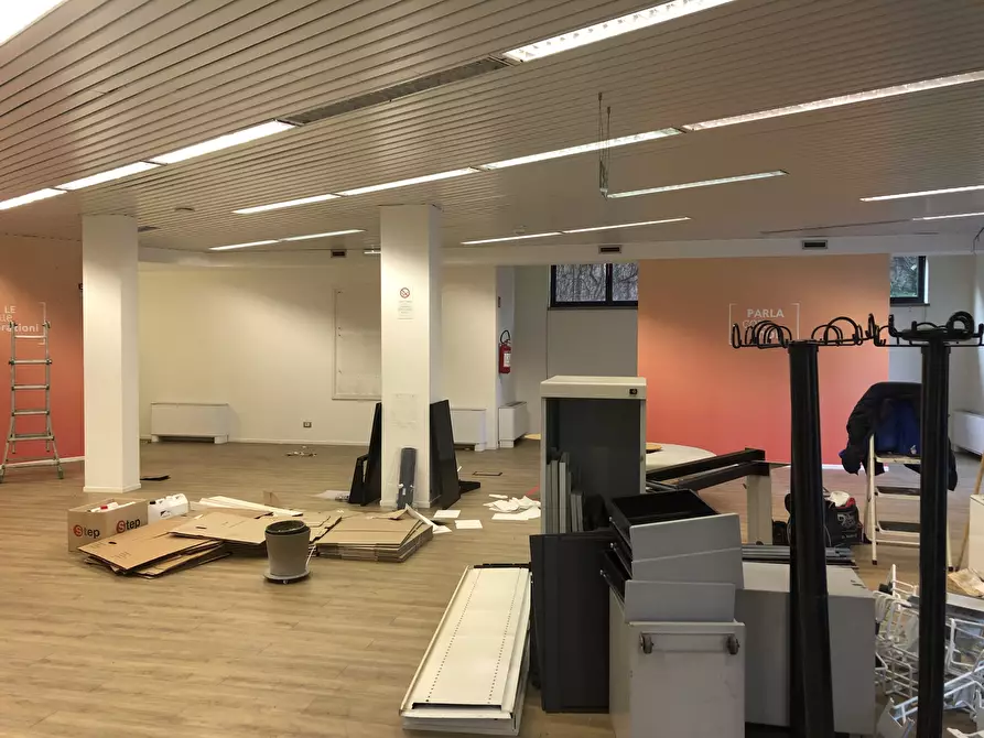 Immagine 4 di Locale commerciale in affitto  a Parma