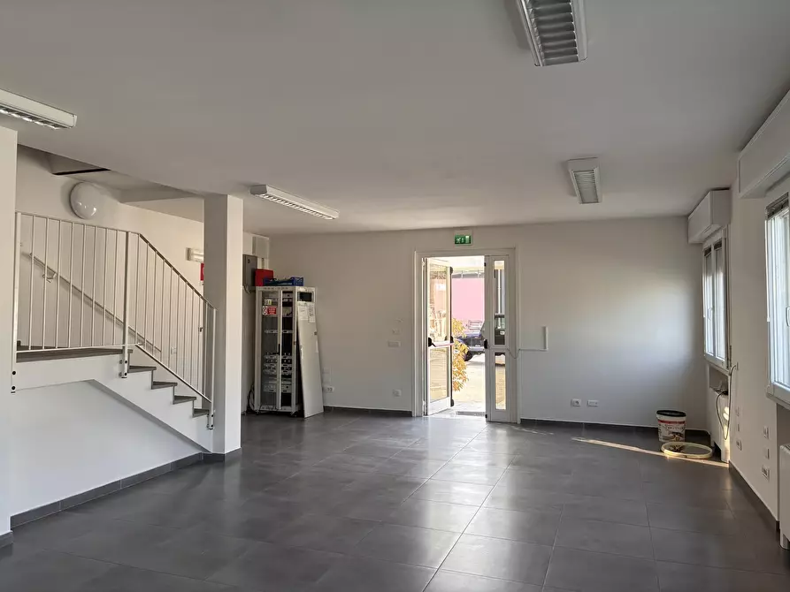 Immagine 3 di Ufficio in affitto  a Parma