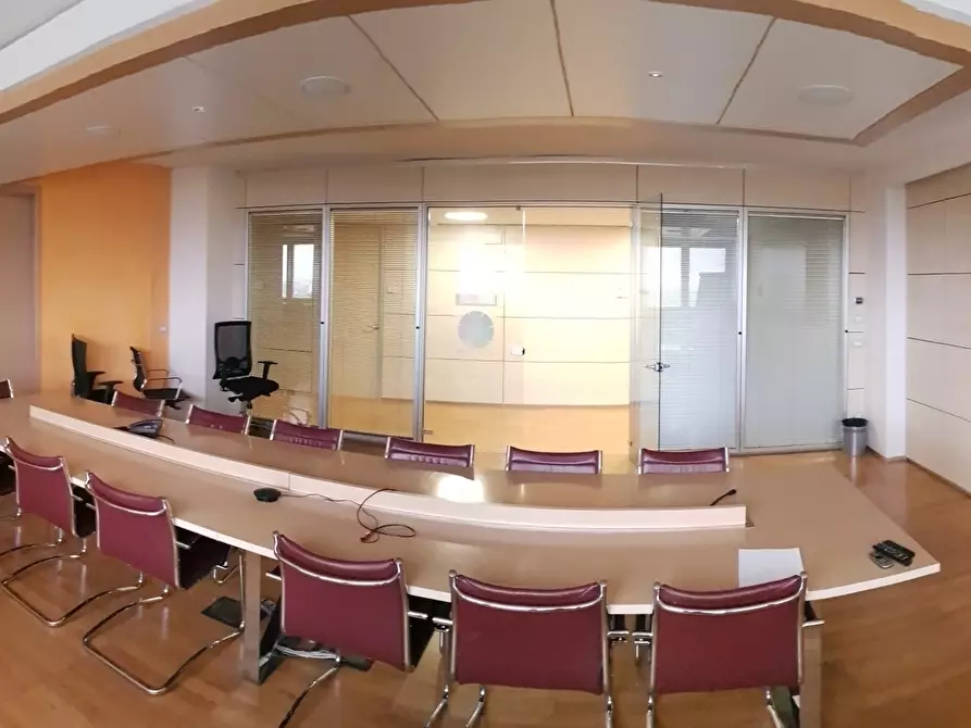 Immagine 3 di Ufficio in affitto  a Parma