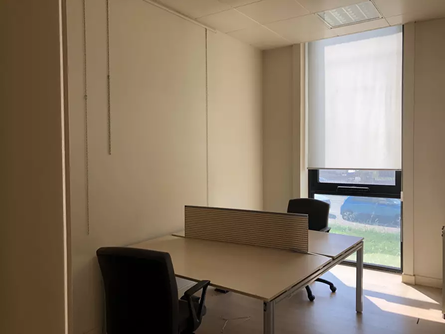 Immagine 9 di Ufficio in vendita  a Parma