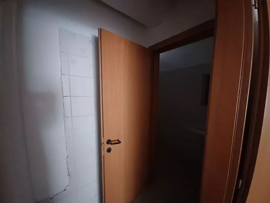 Immagine 6 di Locale commerciale in affitto  a Trento