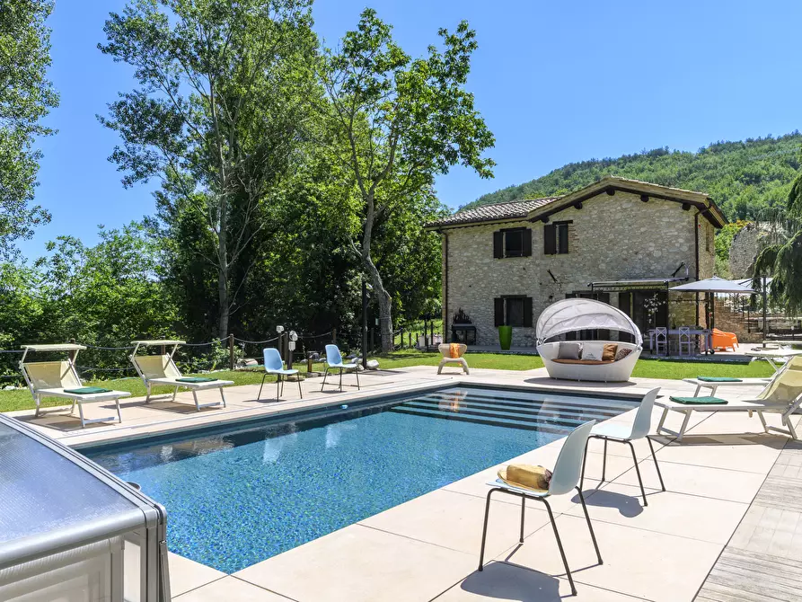 Immagine 1 di Rustico / casale in vendita  in SARNANO a Sarnano