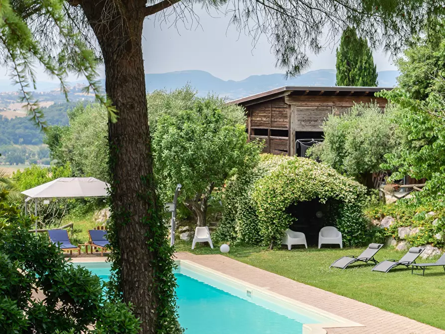 Immagine 56 di Villa in vendita  in VIA CHIARAVALLESE a Osimo