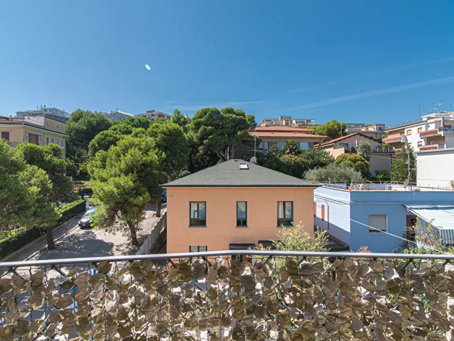 Immagine 11 di Trilocale in vendita  a Falconara Marittima