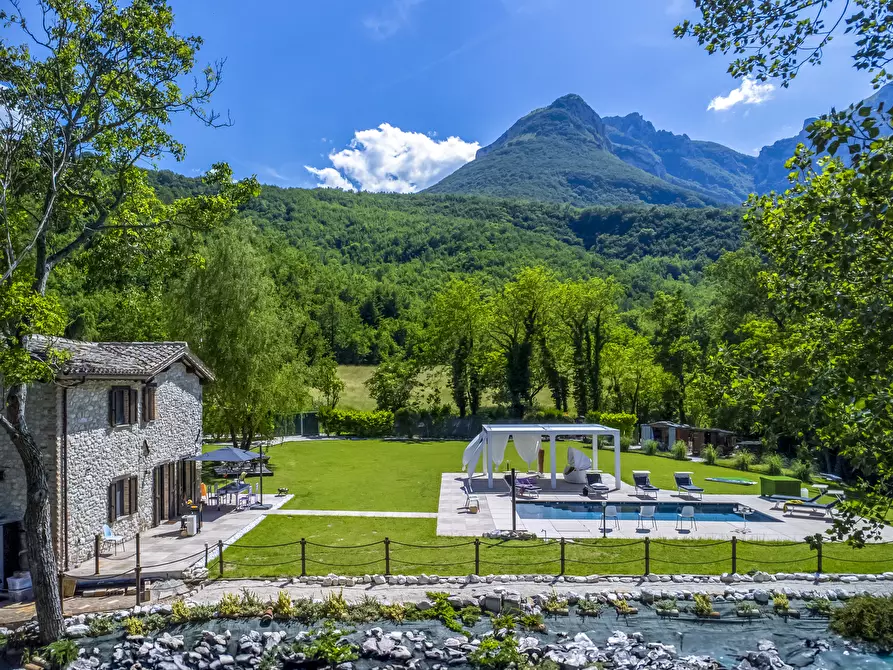 Immagine 2 di Rustico / casale in vendita  in Contrada Terro a Sarnano