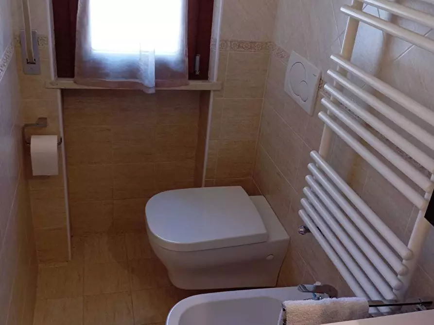 Immagine 12 di Bilocale in vendita  in Via Cingoli 7 a Ancona