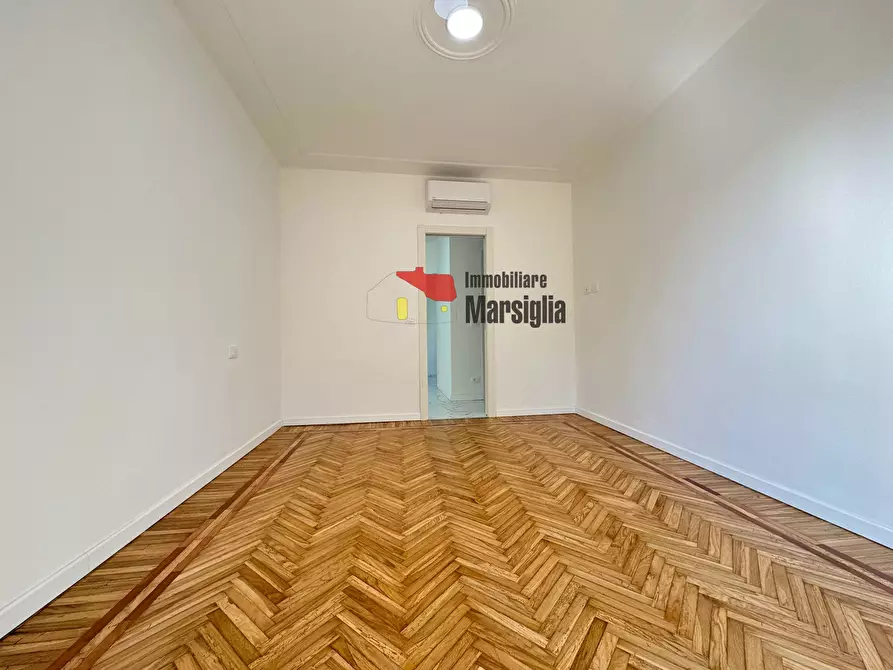 Immagine 10 di Trilocale in vendita  in Corso degli Inglesi 533 a San Remo