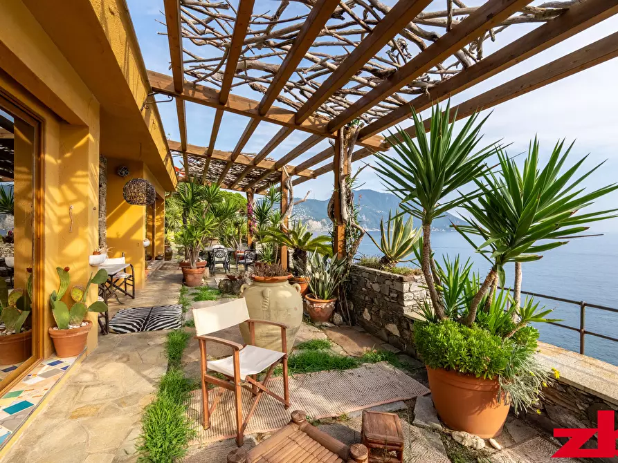 Immagine 1 di Villa in vendita  in Corso Garibaldi a Recco