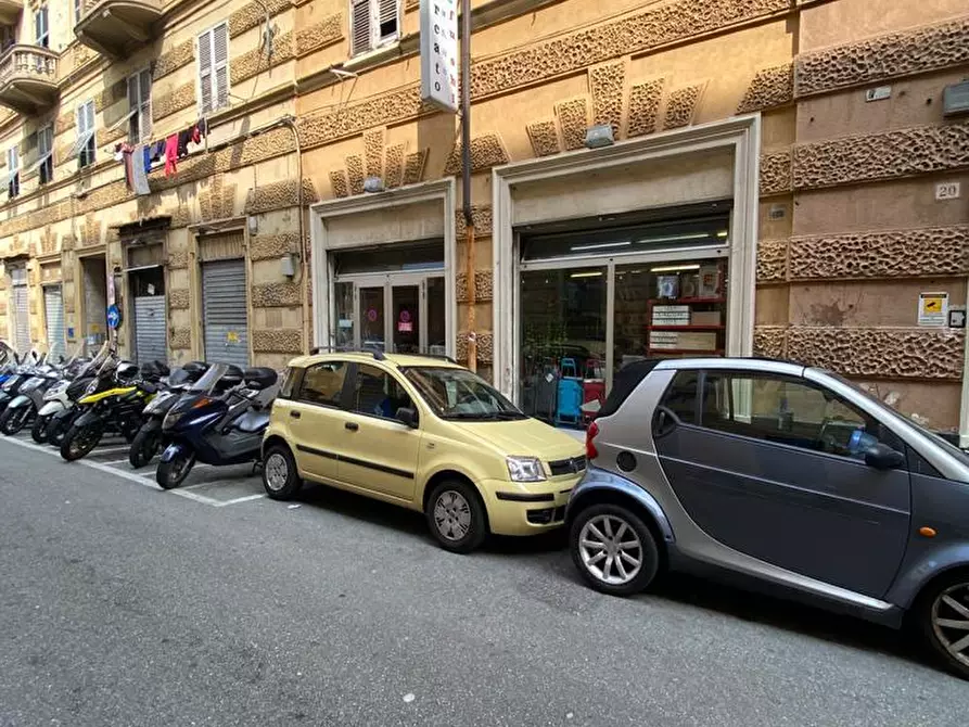 Immagine 1 di Locale commerciale in vendita  in Via Rolando a Genova