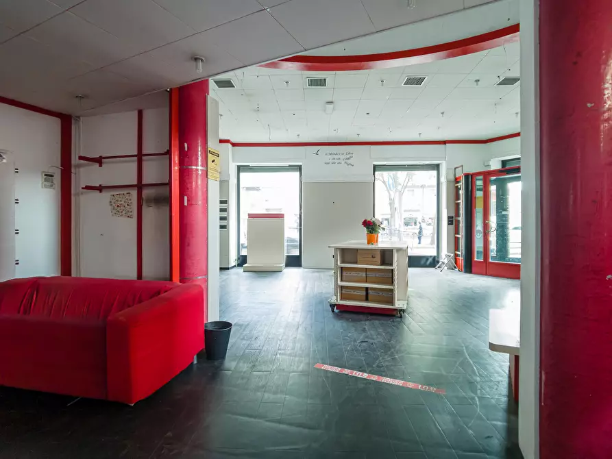 Immagine 15 di Locale commerciale in vendita  in Corso Peschiera a Torino