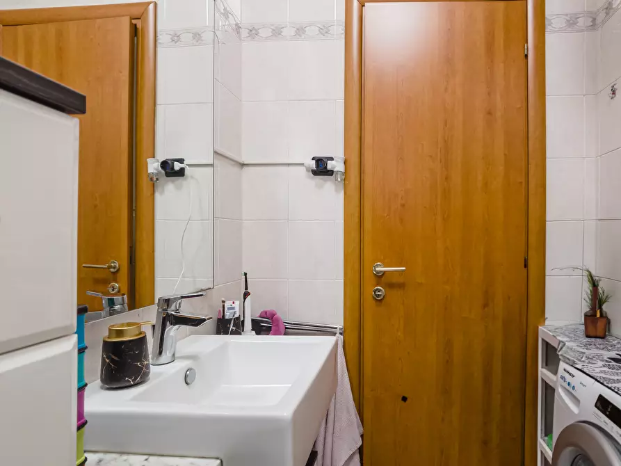 Immagine 14 di Bilocale in vendita  in Via Luigi Goytre a Torino