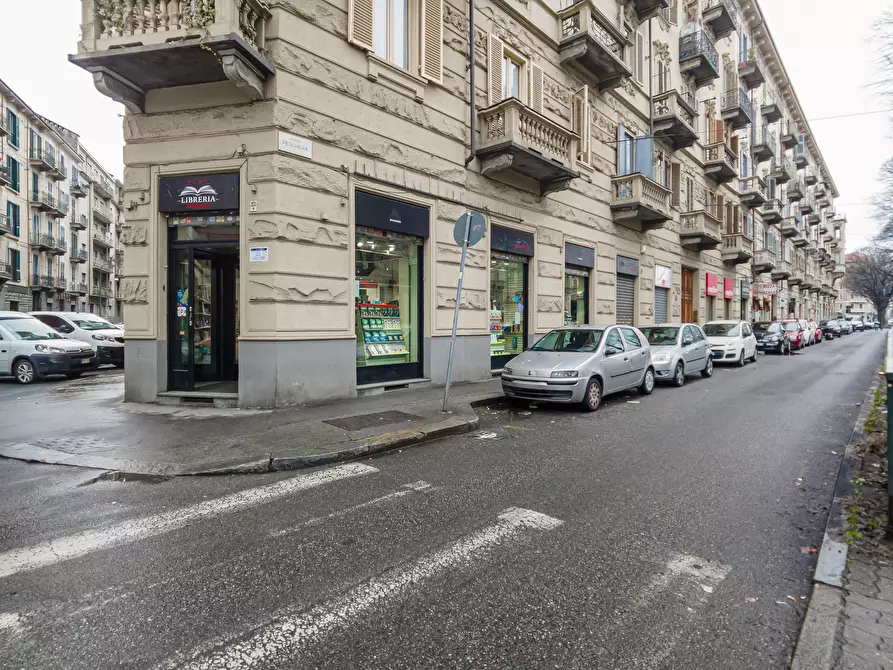 Immagine 17 di Locale commerciale in vendita  in Corso Peschiera a Torino